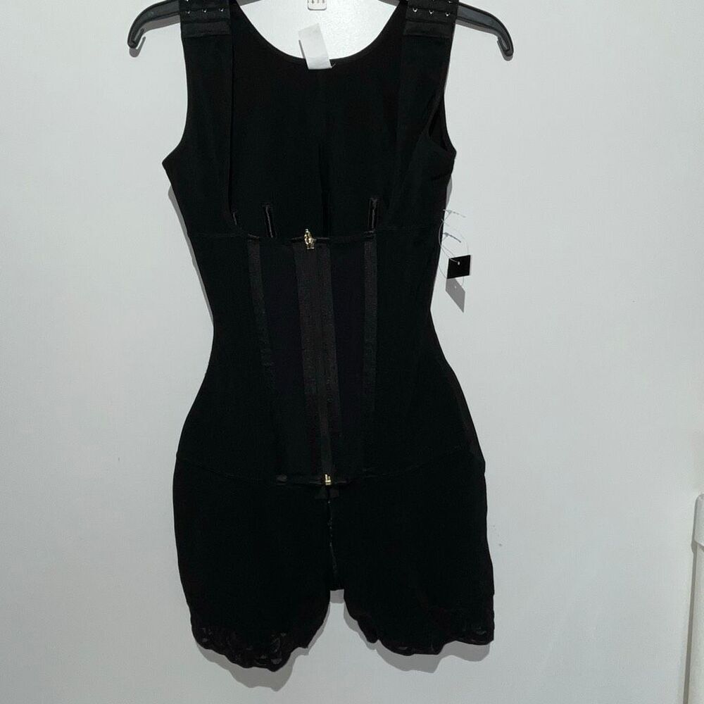 Women's Black Mid-Thigh Zip Up Open Bust Shapewear Bodysuit Size Medium NWT